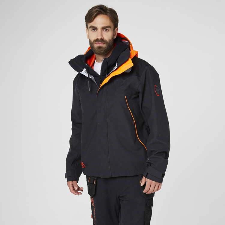 helly-hansen-71140-990-onbody-1 helly-hansen-71140-990-onbody-1