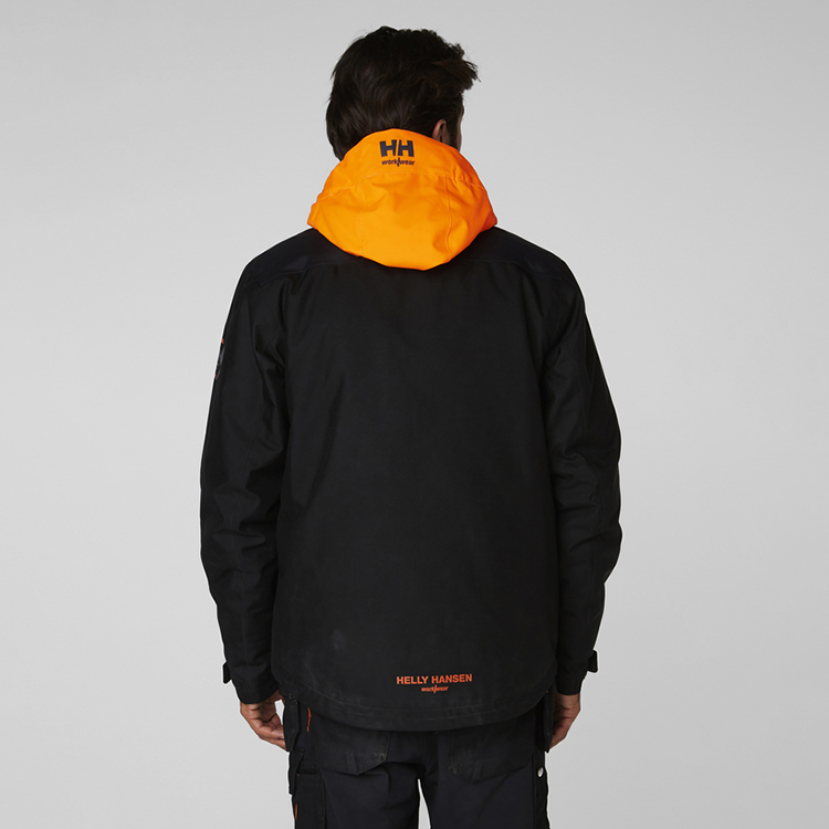 helly-hansen-71340-990-onbody-2 helly-hansen-71340-990-onbody-2