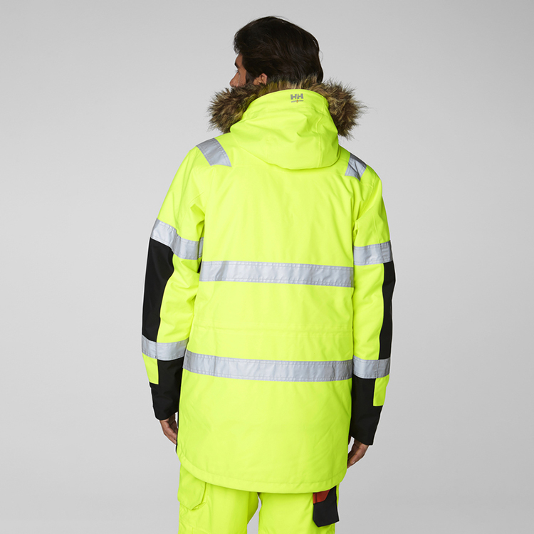 helly-hansen-71395-369-onbody-2 helly-hansen-71395-369-onbody-2