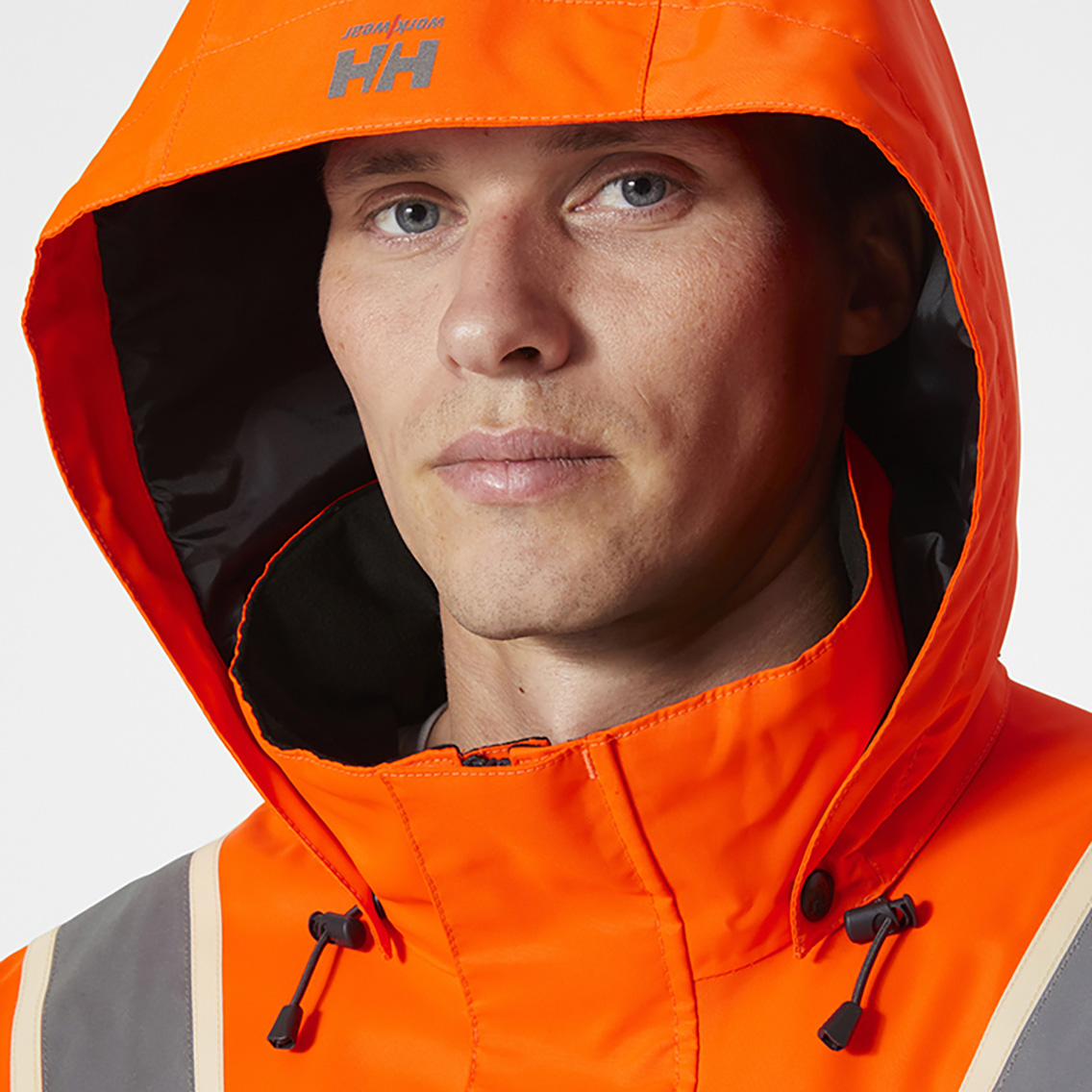 helly-hansen-71555-uc-me-winter-suit-269-feature-3 helly-hansen-71555-uc-me-winter-suit-269-feature-3