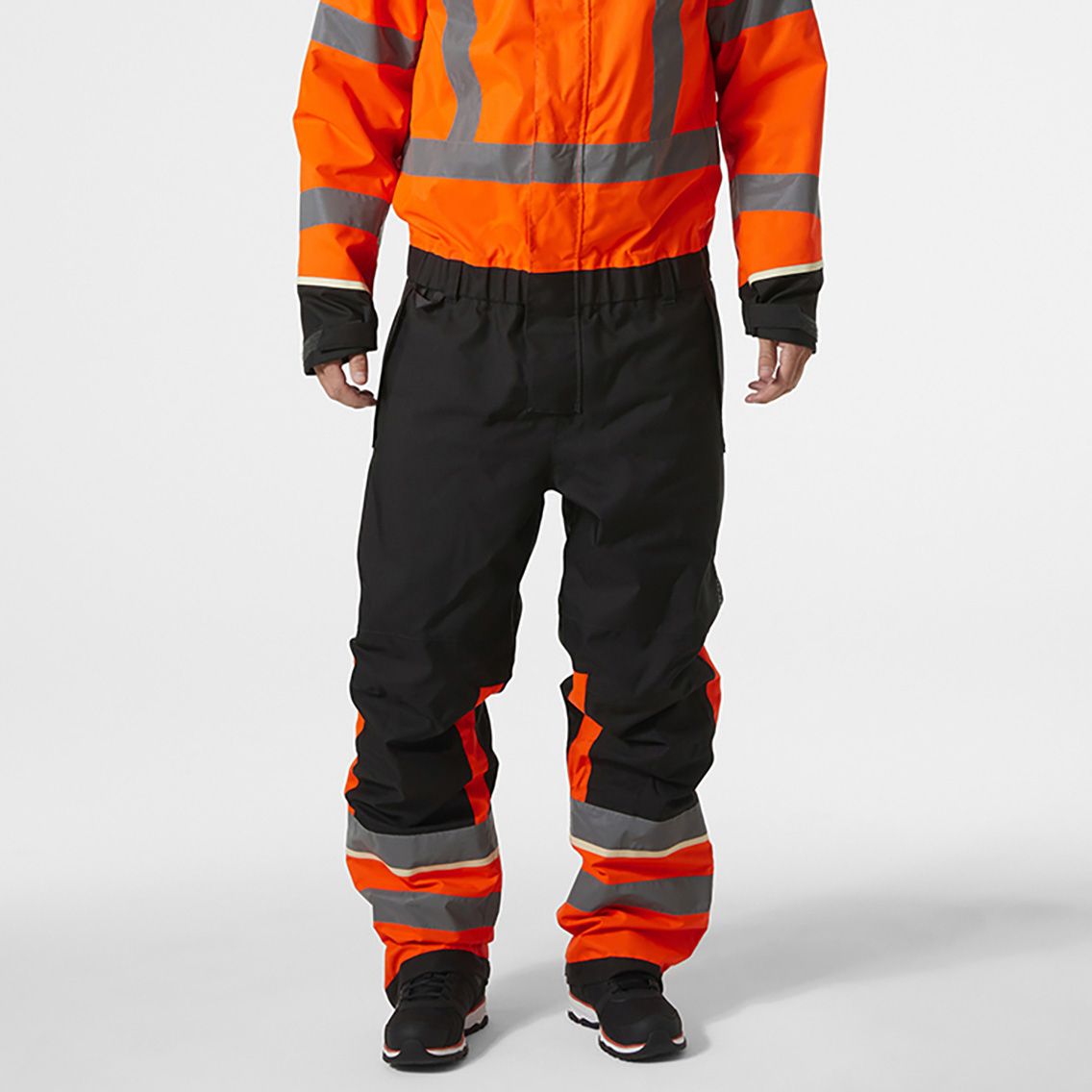 helly-hansen-71555-uc-me-winter-suit-269-onbody-1 helly-hansen-71555-uc-me-winter-suit-269-onbody-1