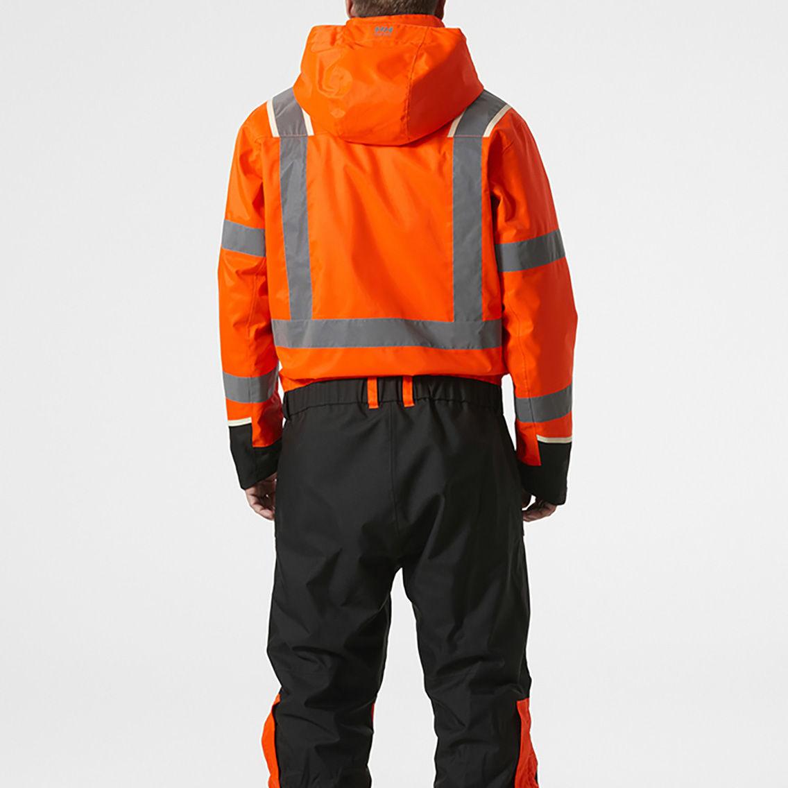 helly-hansen-71555-uc-me-winter-suit-269-onbody-2 helly-hansen-71555-uc-me-winter-suit-269-onbody-2