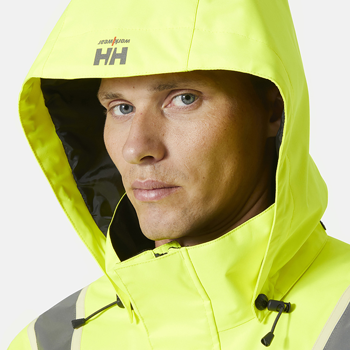 helly-hansen-71555-uc-me-winter-suit-369-feature-3 helly-hansen-71555-uc-me-winter-suit-369-feature-3