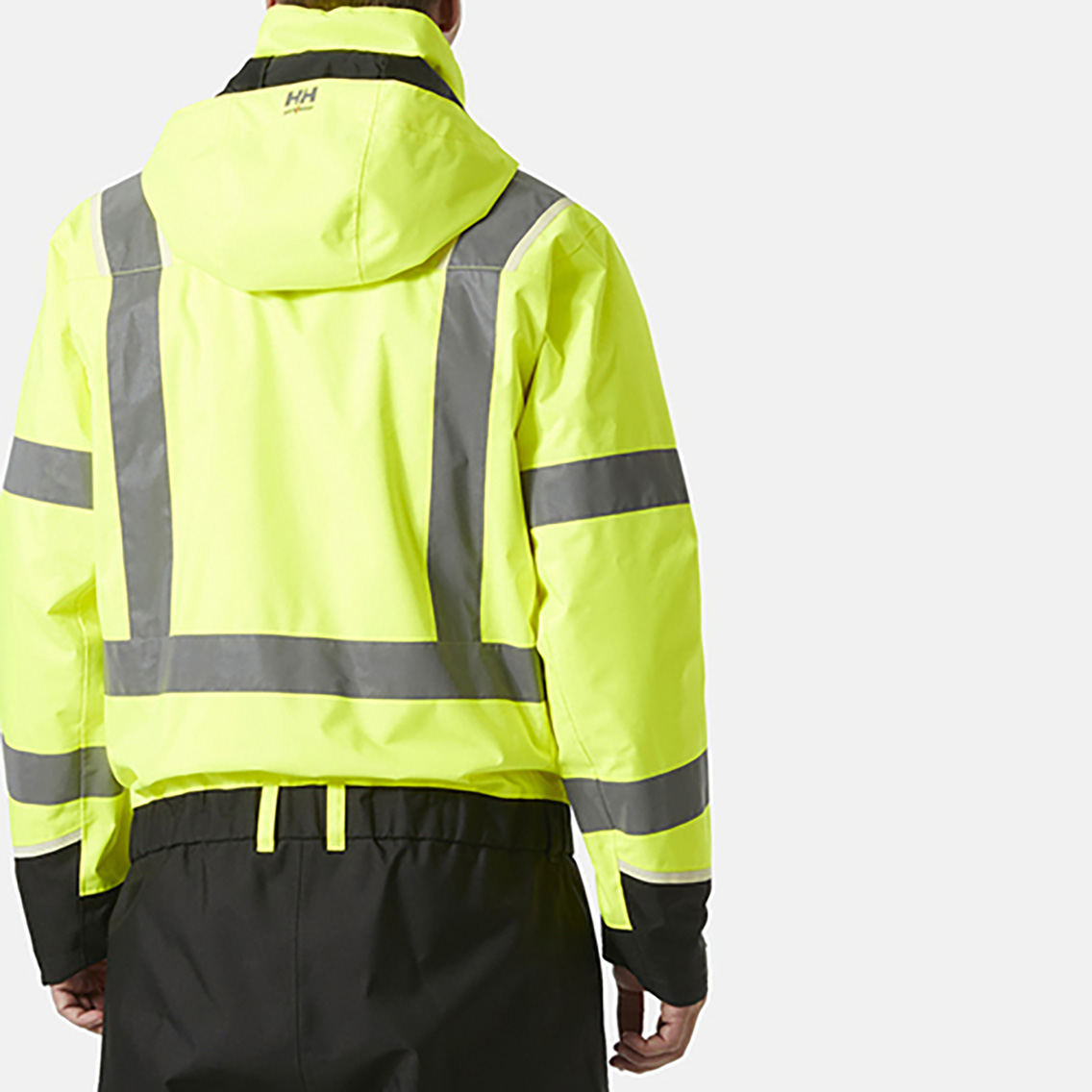 helly-hansen-71555-uc-me-winter-suit-369-onbody-2 helly-hansen-71555-uc-me-winter-suit-369-onbody-2