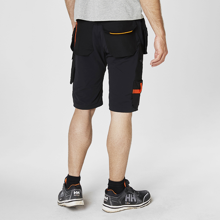 helly-hansen-77443-992-onbody-2 helly-hansen-77443-992-onbody-2