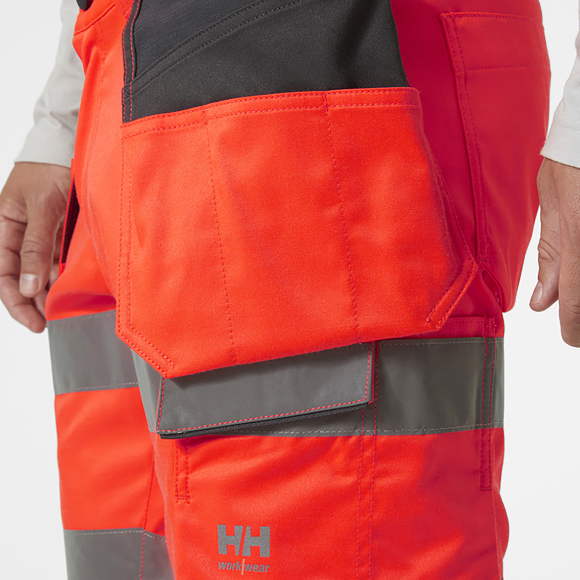 helly-hansen-77516-uc-me-construction-shorts-169-feature-2 helly-hansen-77516-uc-me-construction-shorts-169-feature-2