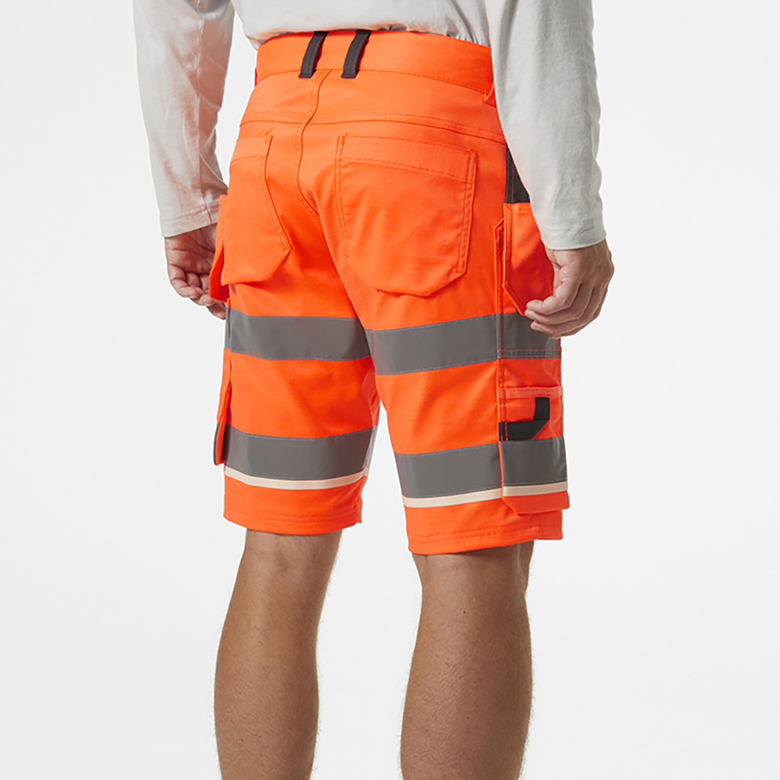 helly-hansen-77516-uc-me-construction-shorts-269-onbody-2 helly-hansen-77516-uc-me-construction-shorts-269-onbody-2