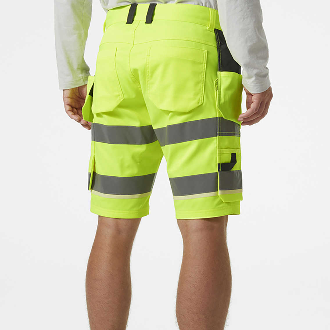 helly-hansen-77516-uc-me-construction-shorts-369-onbody-2 helly-hansen-77516-uc-me-construction-shorts-369-onbody-2