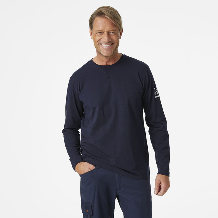 helly-hansen-79242-590-onbody-1 helly-hansen-79242-590-onbody-1