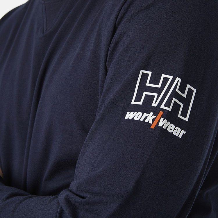helly-hansen-79242-590_feature-1 helly-hansen-79242-590_feature-1