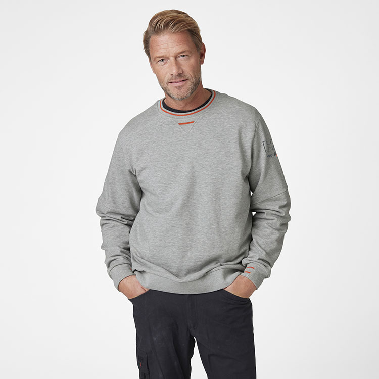 helly-hansen-79245-930-onbody-1 helly-hansen-79245-930-onbody-1